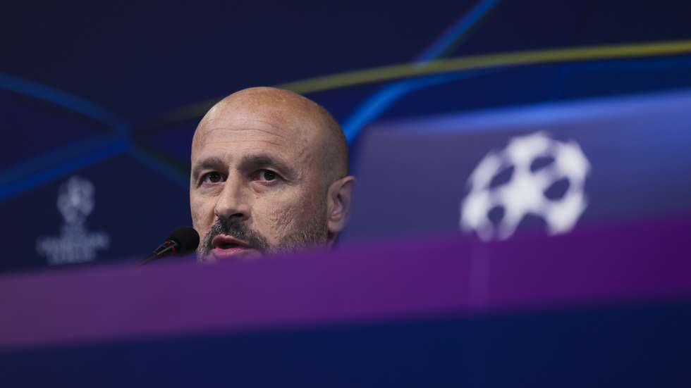 epa11859131 Bologna's head coach Vincenzo Italiano attends a press conference in Lisbon, Portugal, 28 January 2025. Bologna FC 1909 will face Sporting CP in their UEFA Champions League soccer match on 29 January.  EPA/JOSE SENA GOULAO