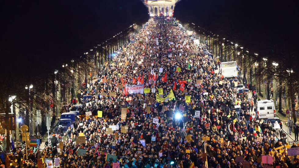 epa11870554 Protesters attend a rally in front of the Brandenburg Gate in Berlin, Germany, 02 February 2025. People gathered to protest against the Christian Democratic Union's (CDU) cooperation with the far-right Alternative for Germany (AfD) party, after the CDU's motion in the Budestag won a majority with the help of AfD votes. This is a novelty, as the CDU wanted to maintain a so-called "firewall" regarding cooperation with the far-right party.  EPA/HANNIBAL HANSCHKE