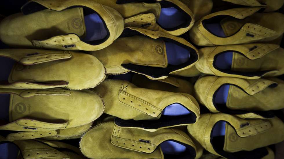 Ténis criados pela marca portuguesa Sanjo que após o 25 de Abril abriu falência devido a importação de sapatilhas para o país, na fábrica da Sanjo em Mafra, 24 de abril de 2014. (ACOMPANHA TEXTO) MÁRIO CRUZ/LUSA