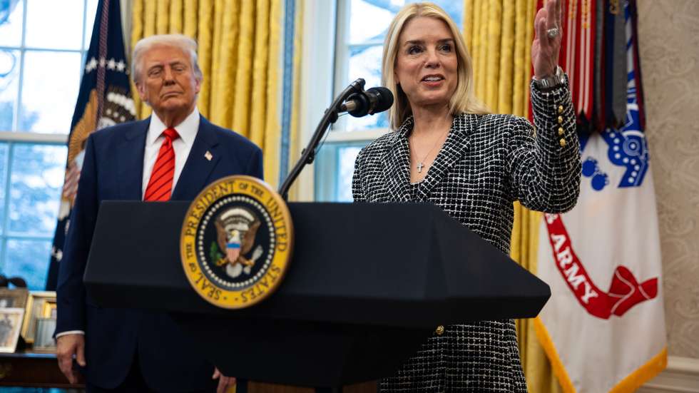 epa11877147 US President Donald Trump (L) looks on as Pam Bondi (R) delivers remarks after being sworn in as attorney general in the Oval Office at the White House in Washington, D.C., USA, 05 February 2025.  EPA/FRANCIS CHUNG/POLITICO / POOL