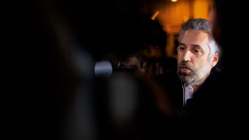 O Secretário Geral do Partido Socialista (PS). Pedro Nuno Santos, fala à comunicação social  durante a sua visita à Feira da Alheira, em Mirandela, 28 de fevereiro de 2025. PEDRO SARMENTO COSTA/LUSA