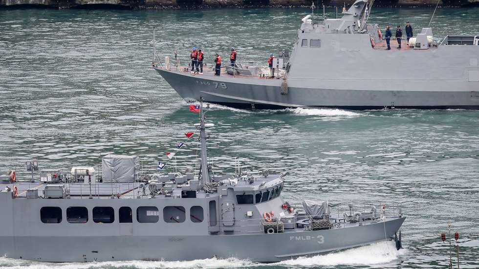epa12004277 A Taiwan Navy Kuang Hua VI-class missile boat (top) and a Min Jiang-class minelayer boat patrol along Keelung harbor, in Keelung City, Taiwan, 02 April 2025. On 02 April, the joint exercises by the Chinese military near Taiwan entered their second day, as the People's Liberation Army (PLA) Eastern Theater Command announced it was conducting a 'Strait Thunder-2025A' drill in parts of the Taiwan Strait. According to Taiwan's Ministry of National Defense (MND), 95 PLA aircraft and vessels were detected around Taiwan from 01 to 02 April.  EPA/RITCHIE B. TONGO