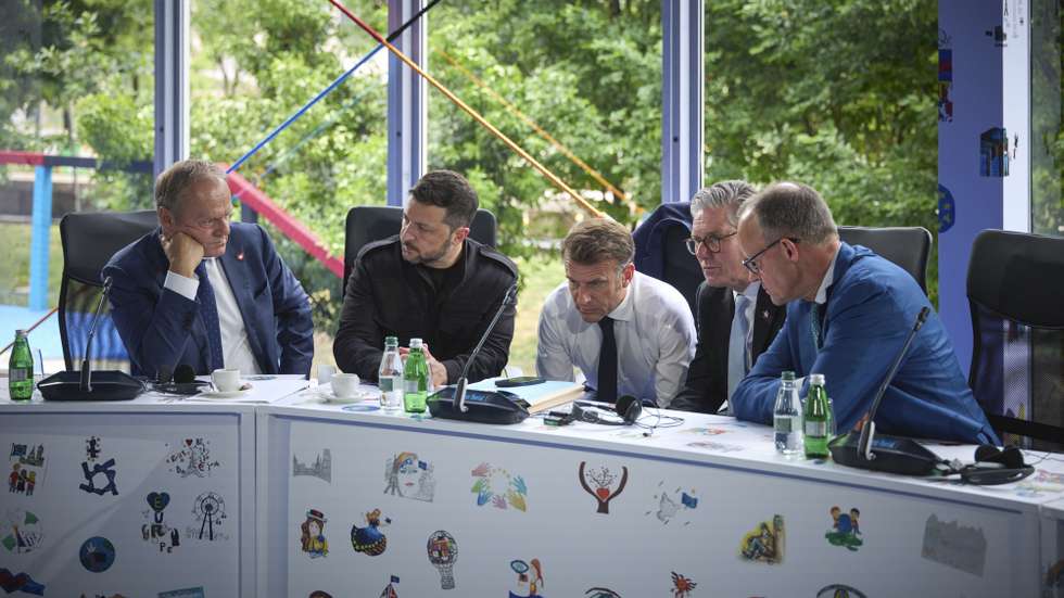 epa12106480 A handout photo made available by the Ukrainian Presidential Press Service shows (L-R) Poland's Prime Minister Donald Tusk, Ukraine's President Volodymyr Zelensky, France's President Emmanuel Macron, Britain's Prime Minister Keir Starmer, and Germany's Chancellor Friedrich Merz attending their meeting during the European Political Community (EPC) Summit in Tirana, Albania, 16 May 2025. During the summit, the leaders of Ukraine, France, the United Kingdom, Germany, and Poland held a telephone conversation with U.S. President Donald Trump.  EPA/PRESIDENTIAL PRESS SERVICE HANDOUT  HANDOUT EDITORIAL USE ONLY/NO SALES