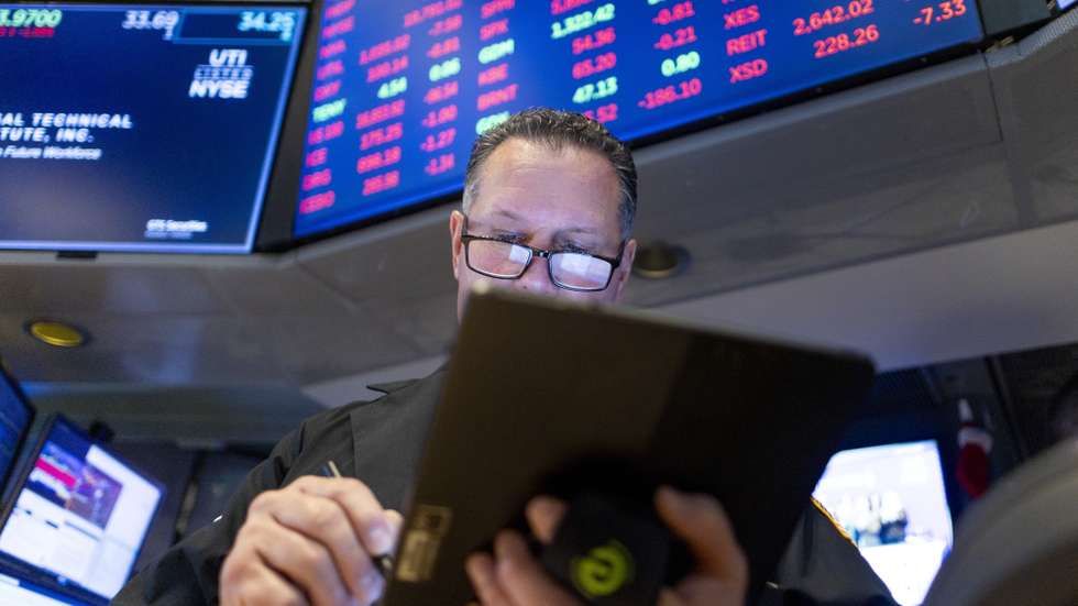epaselect epa12117124 A trader works on the floor before the Opening Bell at the New York Stock Exchange in New York, New York, USA, 19 May 2025. Financial markets are reacting to Moody’s decision late last week to downgrade the United States' credit rating.  EPA/JUSTIN LANE