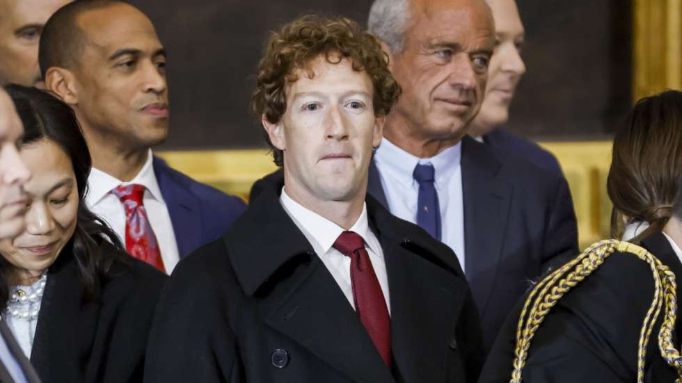 epa11838875 CEO of Meta Mark Zuckerberg (C) attends Donald Trump’s inauguration as the next President of the United States in the rotunda of the United States Capitol in Washington, DC, USA, 20 January 2025. Trump, who defeated Kamala Harris, is being sworn in today as the 47th president of the United States.  EPA/SHAWN THEW / POOL