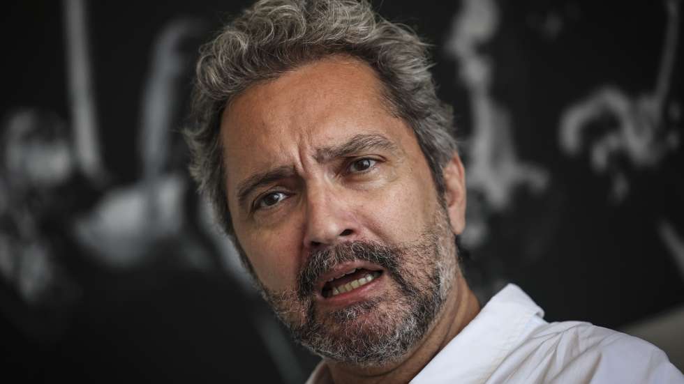 O realizador Vicente Alves do Ó, em entrevista à agência Lusa sobre o filme musical “Portugueses”, em Lisboa, 27 de maio de 2025. (ACOMPANHA TEXTO DA LUSA DO DIA 01 DE JUNHO DE 2025). ANDRÉ KOSTERS/LUSA