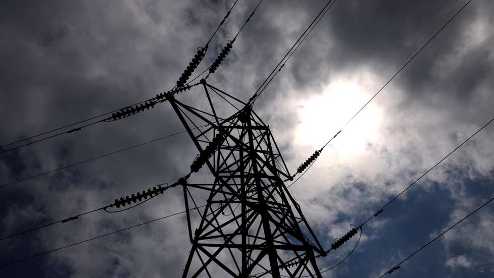 epa10784379 An electricity pylon in London, Britain, 04 August 2023. A government-commissioned report by the Electricity Networks Commissioner has said households should be given cash if they live in the path of new large electricity pylons. The recommendation is among several to speed up the building of new infrastructure to better connect with new renewable energy. According to the report the UK risks leaving wind turbines and solar farms standing idle or unbuilt and higher bills for customers if they cannot be connected to the national grid.  EPA/NEIL HALL