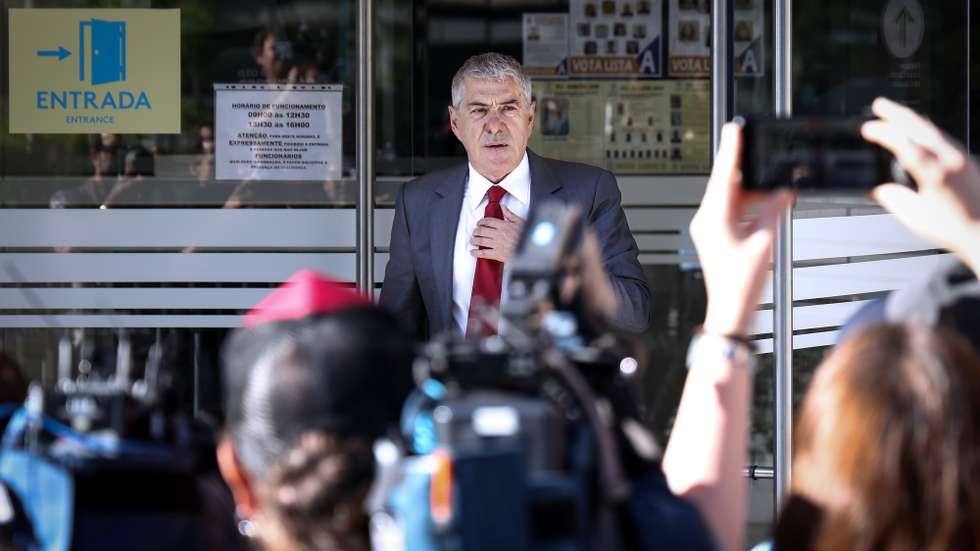 Former Prime Minister José Socrates, the main defendant in Operation Marques, arrives at the Lisbon Central Criminal Court on Campus de Justiça, where a panel of judges presided over by Susana Seca will try Socrates and 20 other defendants, including individuals and companies, for 117 crimes, in Lisbon, Portugal, 08 July 2025. Former Portuguese prime minister José Socrates and the other 20 official suspects in Operation Marques are to stand trial on Thursday at the Campus de Justiça in Lisbon, more than a decade after the case accusing the former PM of corruption came to light.  RODRIGO ANTUNES/LUSA