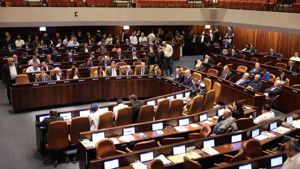 epa12255994 A general view of a plenary session to vote on a bill for applying Israeli sovereignty over the West Bank territory, at the Knesset, the Israeli parliament, in Jerusalem, 23 July 2025. The bill, submitted by the Religious Zionist Party, calls for the imposition of Israeli sovereignty over the occupied West Bank, and the use of 'Judea and Samaria' instead of West Bank in Israel's legislation.  EPA/ABIR SULTAN