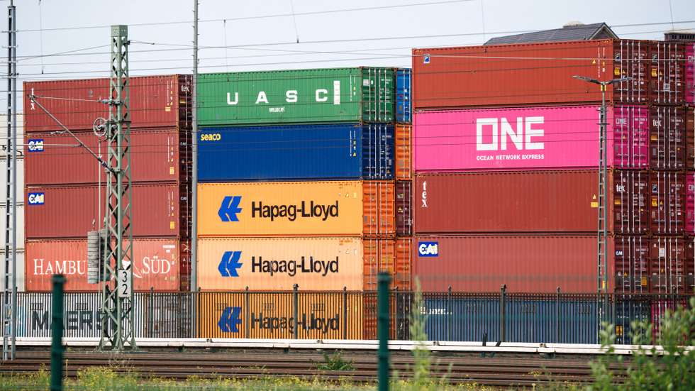 epa12287995 Transshipment containers are seen at the Westhafen container terminal in Berlin, Germany, 07 August 2025. New US tariffs on more than 60 countries came into force on 07 August, with 15 percent surcharge applies to most products from the EU. Special duties of 50 percent remain in place for steel and aluminum imports.  EPA/CLEMENS BILAN