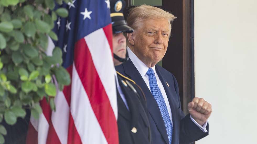 epa12290284 US President Donald Trump prepares to welcome President of Azerbaijan Ilham Aliyev (not pictured) to the White House in Washington, DC, USA, 08 August 2025. Trump is hosting a trilateral meeting with Aliyev and Prime Minister of Armenia Nikol Pashinyan at the White House.  EPA/JIM LO SCALZO
