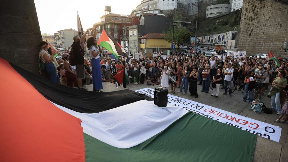 People participate in the Global Day of Action for Gaza march, Porto, Portugal, 9 August 2025. The appeal comes from organisations such as Global Movement to Gaza and Palestine Youth Movement, whose demands are ‘an end to the genocide and siege in Gaza; an end to the complicity of European states and the US, which finance and politically support the Zionist colonial project; the imposition of sanctions on Israel and an arms embargo; the decolonisation and liberation of Palestine, from the river to the sea’. MANUEL FERNANDO ARAUJO/LUSA