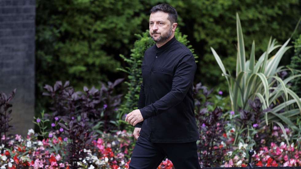 epa12299568 Ukrainian President Volodymyr Zelensky arrives for a meeting with British Prime Minister Keir Starmer (not pictured) at 10 Downing Street in London, Britain, 14 August 2025. Zelensky is in London to meet British Prime Minister Keir Starmer ahead of US President Donald Trump's key talks with Russian President Vladimir Putin in Alaska the following day.  EPA/TOLGA AKMEN