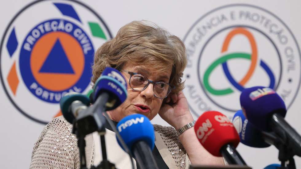 Maria Lúcia Amaral, ministra da Administração Interna, durante a conferência de imprensa sobre incêndios em Portugal, na sede da Autoridade Nacional de Emergência e Proteção Civil (ANEPC), em Oeiras, 14 de agosto de 2025.   MANUEL DE ALMEIDA/LUSA
