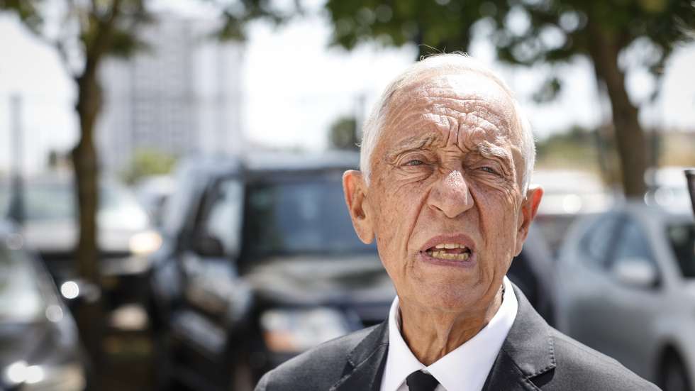 O Presidente da República, Marcelo Rebelo de Sousa, à chegada à sede da Autoridade Nacional de Emergência e Proteção Civil (ANEPC), para assistir a um ponto da situação sobre os incêndios, em Carnaxide, Oeiras, 15 de agosto de 2025. ANTÓNIO PEDRO SANTOS/LUSA