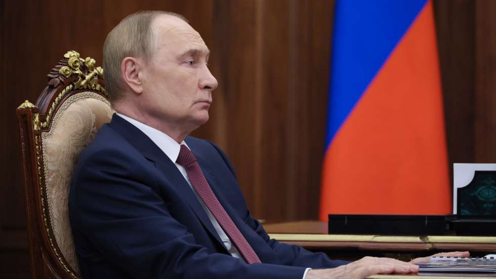 epa12308172 Russian President Vladimir Putin meets with Rostov Region Acting Governor Yury Slyusar at the Kremlin in Moscow, Russia, 18 August 2025.  EPA/VYACHESLAV PROKOFYEV / SPUTNIK / KREMLIN POOL MANDATORY CREDIT