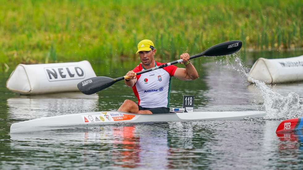 O canoista português Fernando Pimenta disputa a eliminatória K1 short race (3,40 km) durante o campeonato Europeu de Maratona, em Ponte de Lima, 5 de junho de 2025. HUGO DELGADO/LUSA