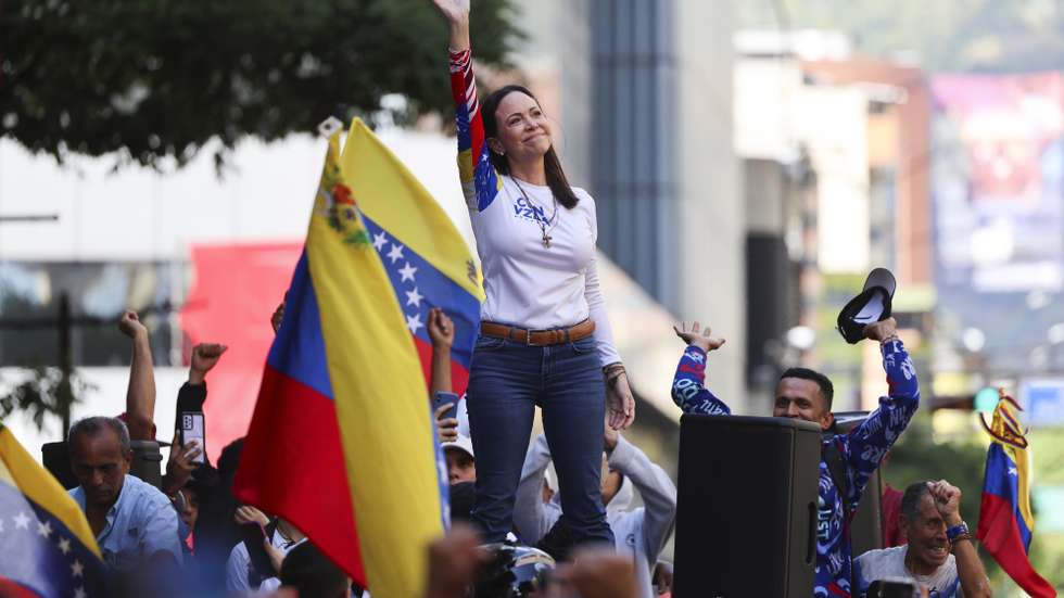 epa11815801 Anti-Chavez leader Maria Corina Machado greets her followers in Caracas, Venezuela, 09 January 2025. Hundreds of Venezuelan opposition members began to take to the streets of Caracas, after the call of opposition leader Maria Corina Machado, who called on everyone to demonstrate for the 'fight and conquest of freedom', one day before the presidential inauguration, which Edmundo Gonzalez, who claims to have defeated Maduro in last year's election, and incumbent President Nicolas Maduro promise to attend.  EPA/MIGUEL GUTIERREZ
