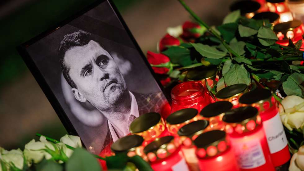 epa12370139 Candles stand in front of a photo showing the deceased during a vigil in reaction to political activist Charlie Kirk's assassination, in Berlin, Germany, 11 September 2025. The vigil was held near the Brandenburg Gate in front of the US embassy. The Turning Point USA founder Charlie Kirk was shot dead on 10 September at an event he was hosting at Utah Valley University.  EPA/CLEMENS BILAN