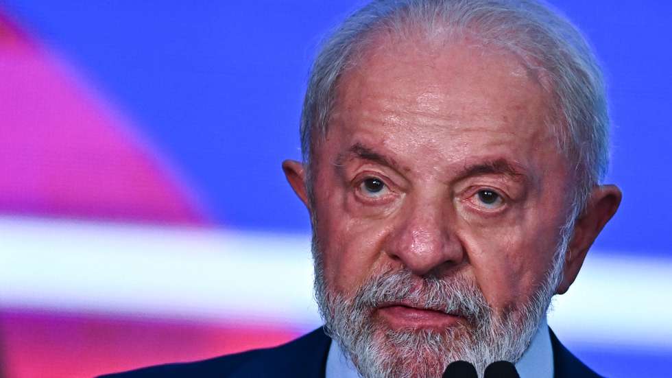 epa12385939 Brazilian President Luiz Inacio Lula da Silva delivers a speech during an event at the Palacio do Planalto in Brasilia, Brazil, 17 September 2025. Lula signed a law imposing limits on the use of social media by children and adolescents.  EPA/ANDRE BORGES