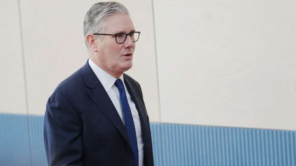 epa12422934 British Prime Minister Keir Starmer arrives prior to the 7th meeting of the European Political Community (EPC) in Copenhagen, Denmark, 02 October 2025. The summit, bringing together leaders from across the continent, will focus on defense and support for Ukraine, the security situation in Europe, including economic security and migration.  EPA/IDA MARIE ODGAARD  DENMARK OUT