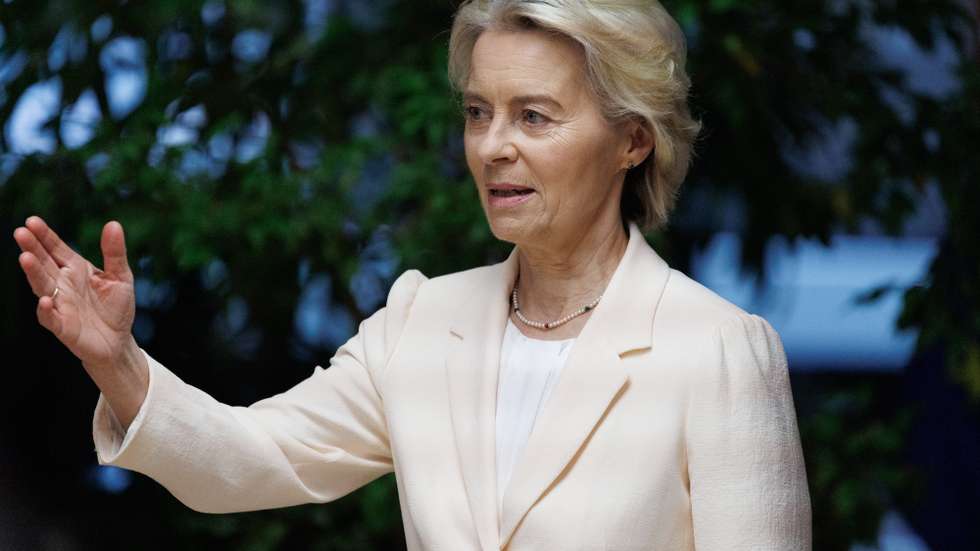 epa12442078 President of the European Commission Ursula von der Leyen welcomes President of Rwanda Paul Kagame for the signing of the EU-RDC Partnership agreement on the sideline of the 'Global Gateway Forum', at the EU Commission in Brussels, Belgium, 09 October 2025. The second edition of the forum will take place on 09 and 10 October 2025 in Brussels.  EPA/OLIVIER MATTHYS