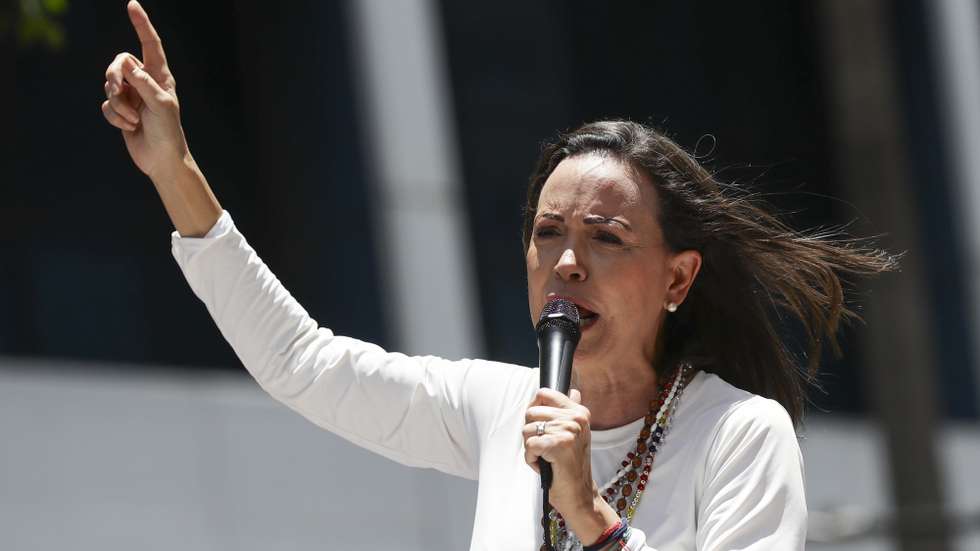 epa12444135 (FILE)  Maria Corina Machado gives a speech to supporters at a rally in Caracas, Venezuela, 28 August 2024 (reissued 10 October 2025). The Norwegian Nobel Committee has announced at the Norwegian Nobel Institute in Oslo, Norway, 10 October 2025, to award the Nobel Peace Prize for 2025 to Venezuelan opposition leader Maria Corina Machado.  EPA/RONALD PENA R.