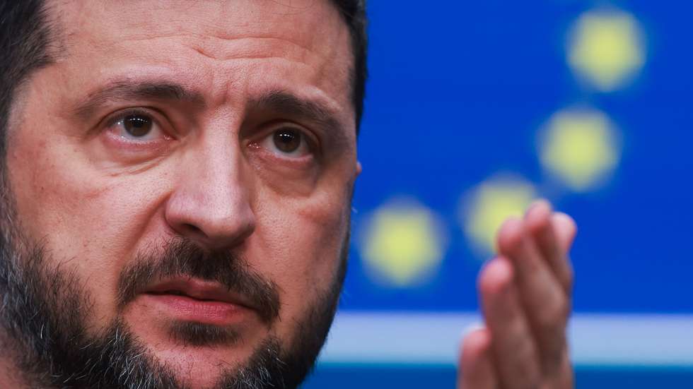 epa12475721 Ukrainian President Volodymyr Zelensky holds a press conference following the Euro Summit in Brussels, Belgium, 23 October 2025. European Union leaders convened in Brussels to discuss the situation in Ukraine, European defence, developments in the Middle East, competitiveness, housing, and migration.  EPA/OLIVIER HOSLET