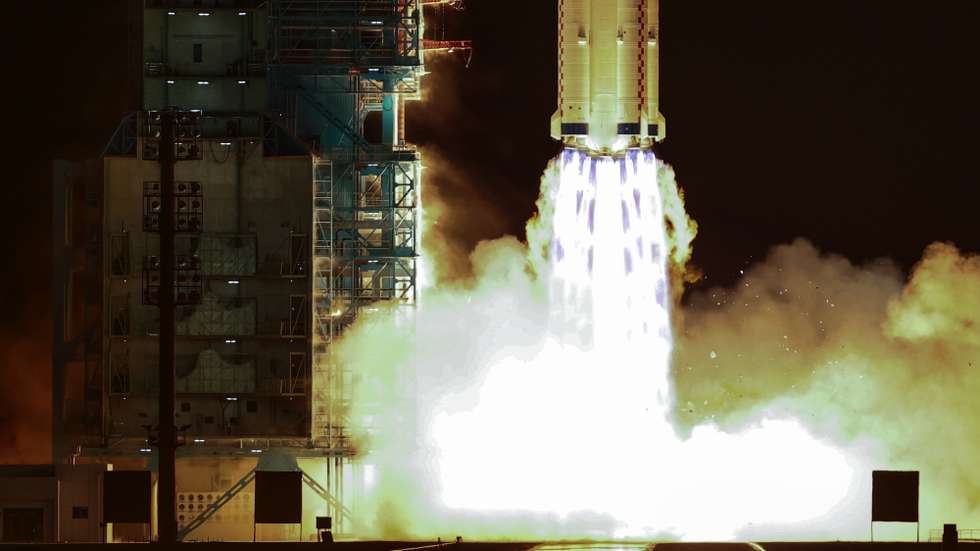 epa12495888 The Shenzhou-21 space mission carried by the Long March 2F rocket launches at the Jiuquan Satellite Launch Center, near Jiuquan, China, 31 October 2025.  EPA/WU HAO