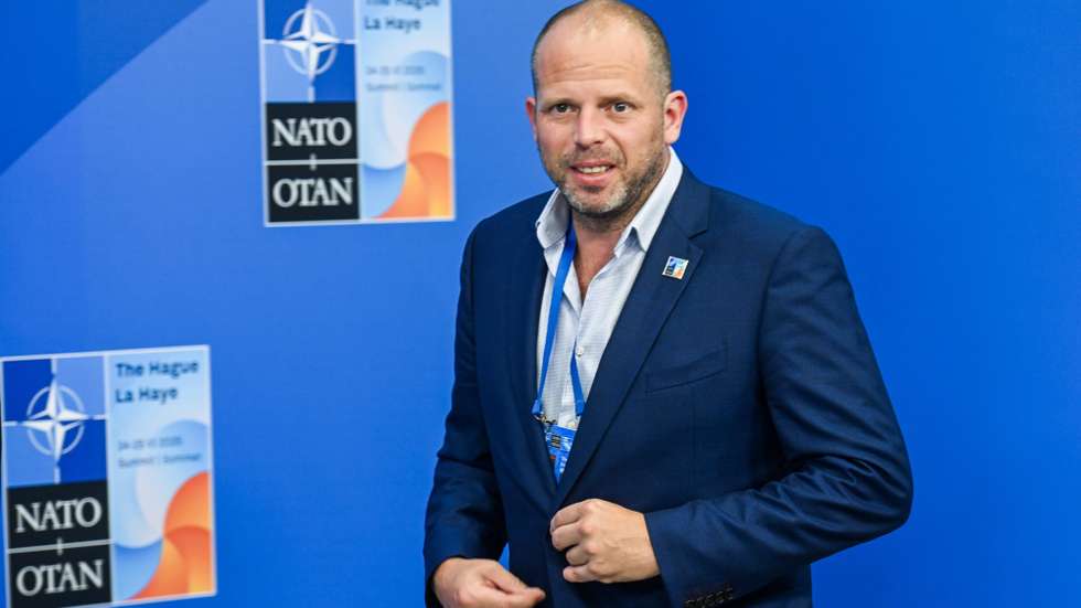 epa12196021 Theo Francken, Belgian Defense Minister, speaks with journalists upon arrival for the NATO Summit at the World Forum in The Hague, The Netherlands, 25 June 2025. The Netherlands, for the first time in NATO's history of existence, is hosting a NATO summit.  EPA/JONAS ROOSENS