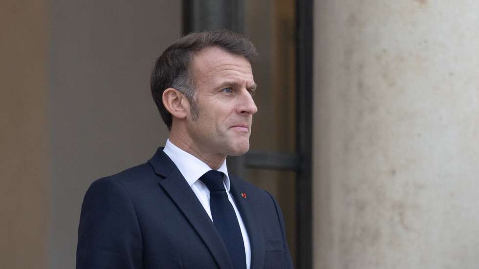 epa12526325 French President Emmanuel Macron awaits the arrival of European Parliament President Roberta Metsola prior to a meeting at the Elysee Palace in Paris, France, 14 November 2025. Metsola is on an official visit to Paris.  EPA/Mohammed Badra