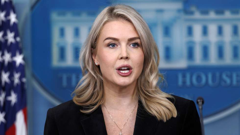epa12538226 White House Press Secretary Karoline Leavitt during a press briefing at the White House in Washington, DC, USA, 20 November 2025.  EPA/WILL OLIVER