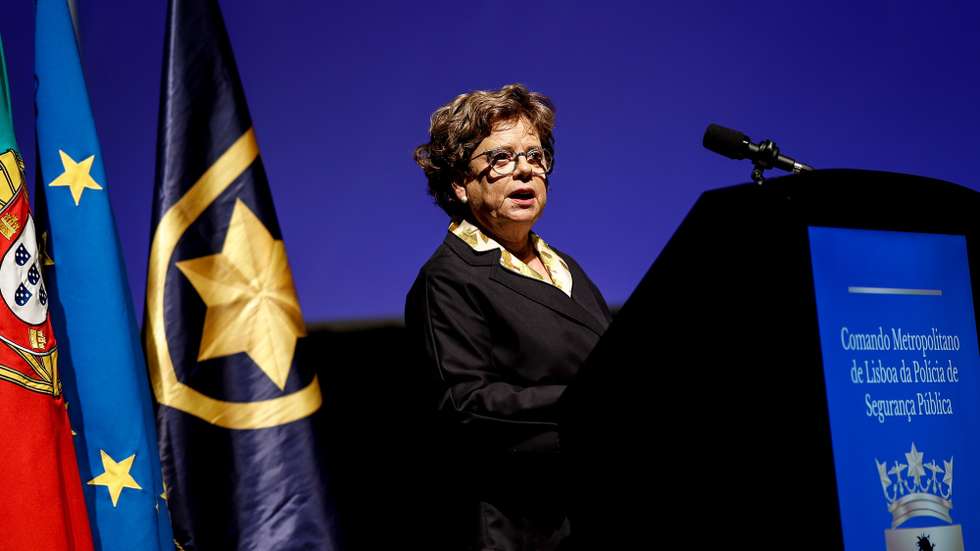 A ministra da Administração Interna, Maria Lúcia Amaral, intervém durante a cerimónia do 158.º aniversário do Comando Metropolitano de Lisboa da Policia de Segurança Pública (PSP), no centro Olga Cadaval, em Sintra, 18 de novembro de 2025. FILIPE AMORIM/LUSA