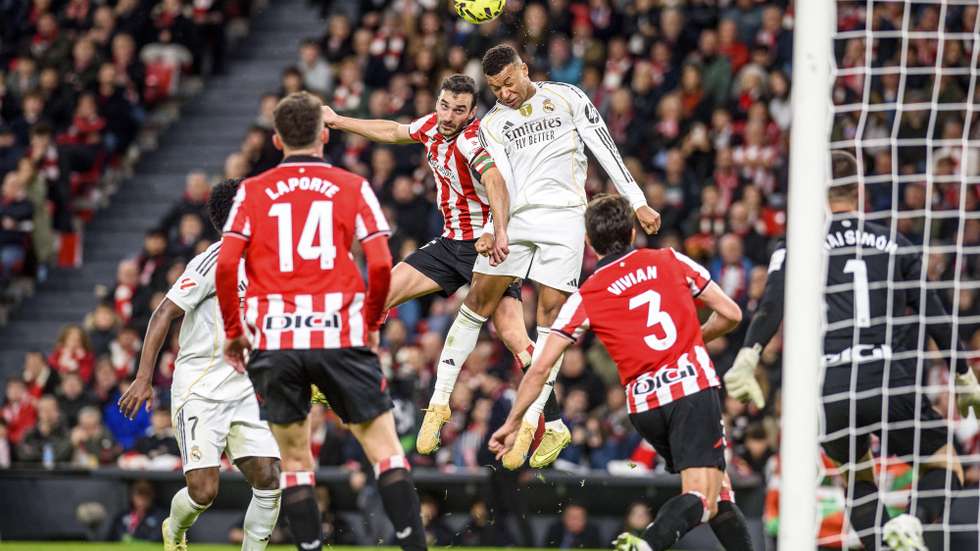 epa12567626 Athletic's Inigo Lekue (C-L) in action against Real Madrid's Kylian Mbappe during the Spanish LaLiga soccer match between Athletic Club and Real Madrid, in Bilbao, Spain, 03 December 2025.  EPA/JAVIER ZORRILLA