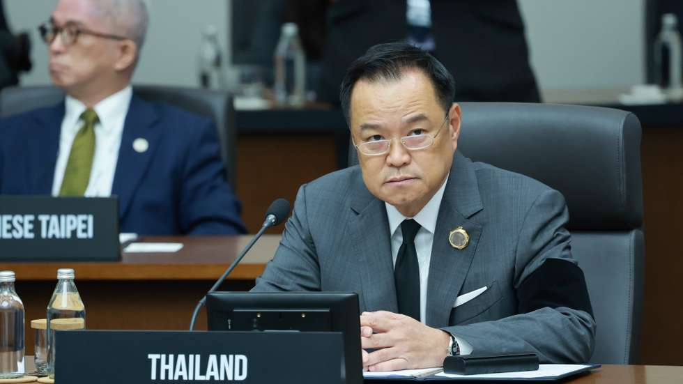 epa12494621 Thailand’s Prime Minister Anutin Charnvirakul attends the first session of the Asia-Pacific Economic Cooperation (APEC) Economic Leaders' Meeting at the Gyeongju Hwabaek International Convention Center in Gyeongju, South Korea, 31 October 2025. The 2025 APEC annual meetings are being held in Gyeongju from 29 October to 1 November.  EPA/YONHAP SOUTH KOREA OUT