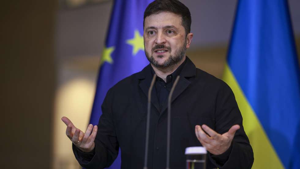 epa12594555 Ukrainian President Volodymyr Zelensky speaks during a press conference with German Chancellor Friedrich Merz at the Chancellery in Berlin, Germany, 15 December 2025. Berlin hosts US and Ukrainian delegations for talks on a proposed peace plan, including a possible ceasefire in Ukraine.  EPA/CLEMENS BILAN