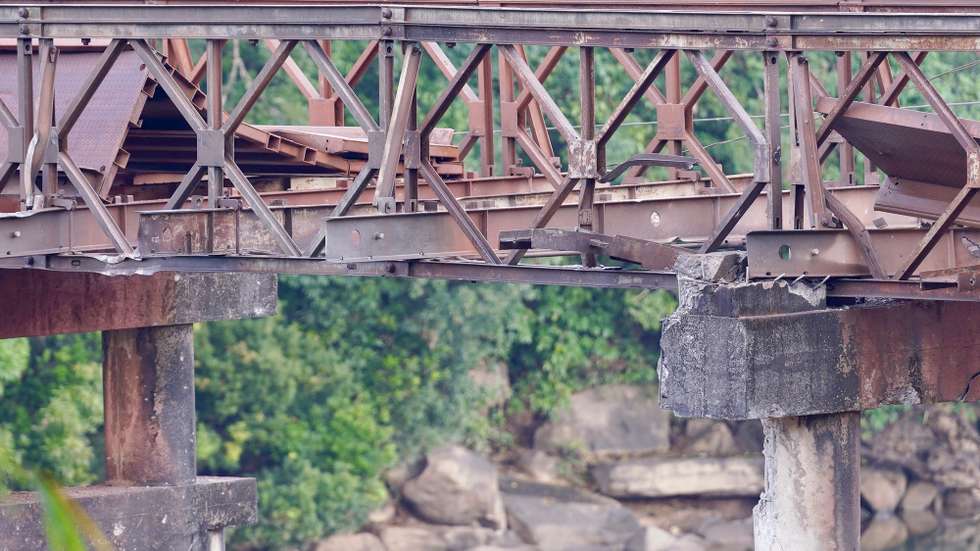 epa12588620 A handout photo made available by Agence Kampuchea Presse (AKP) shows a bridge destroyed by Thai F-16 fighter jets in Pursat Province, Cambodia, 13 December 2025. Cambodia’s Ministry of National Defence stated that on 13 December 2025, two Thai F-16 fighter jets carried out an aerial bombing, releasing seven bombs in Pursat Province, amid escalating tensions along the border.  EPA/Agence Kampuchea Presse (AKP) / HANDOUT  HANDOUT EDITORIAL USE ONLY/NO SALES