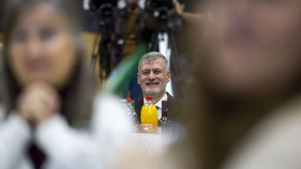 O candidato à Presidência da República, Henrique Gouveia e Melo, durante um almoço no Bairro da Boavista, em Lisboa, 04 de janeiro de 2026. JOSÉ SENA GOULÃO/LUSA