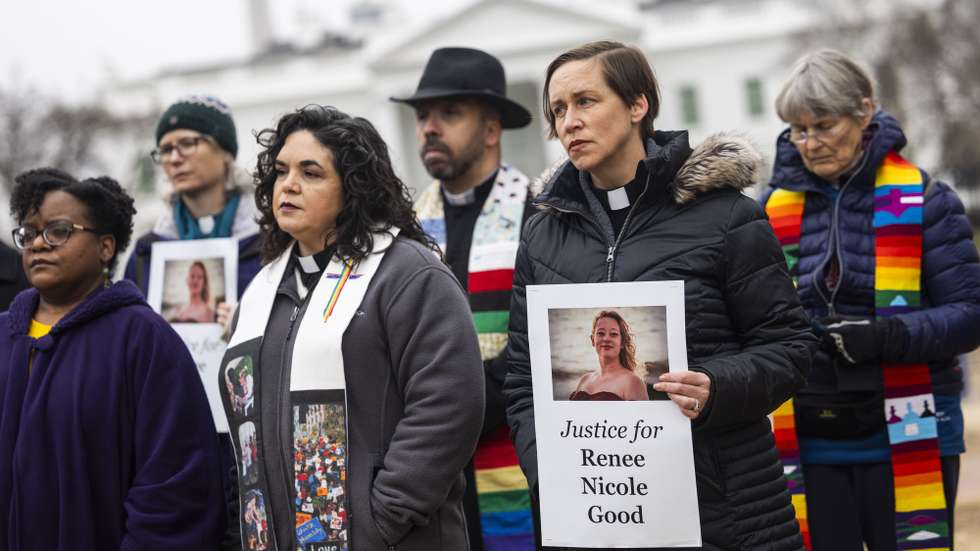 epa12638881 National faith leaders call for Immigration and Customs Enforcement (ICE) accountability in the wake of the shooting of Renee Good in Minneapolis outside the White House in Washington, DC, USA, 09 January 2026. An ICE agent shot and killed Renee Nicole Good in her car as officers were conducting immigration operations in South Minneapolis on 07 January 2026.  EPA/JIM LO SCALZO