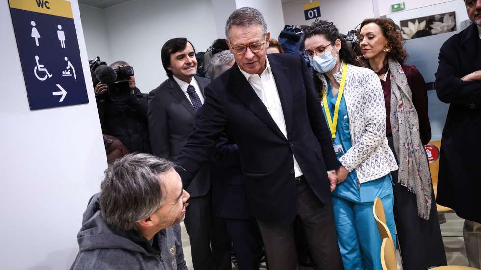 O candidato à Presidência da República, António José Seguro, durante uma visita ao centro de Saúde USF Cruzeiro e USF Mosteiro em Odivelas, em Lisboa, 20 de janeiro de 2026. RODRIGO ANTUNES/LUSA