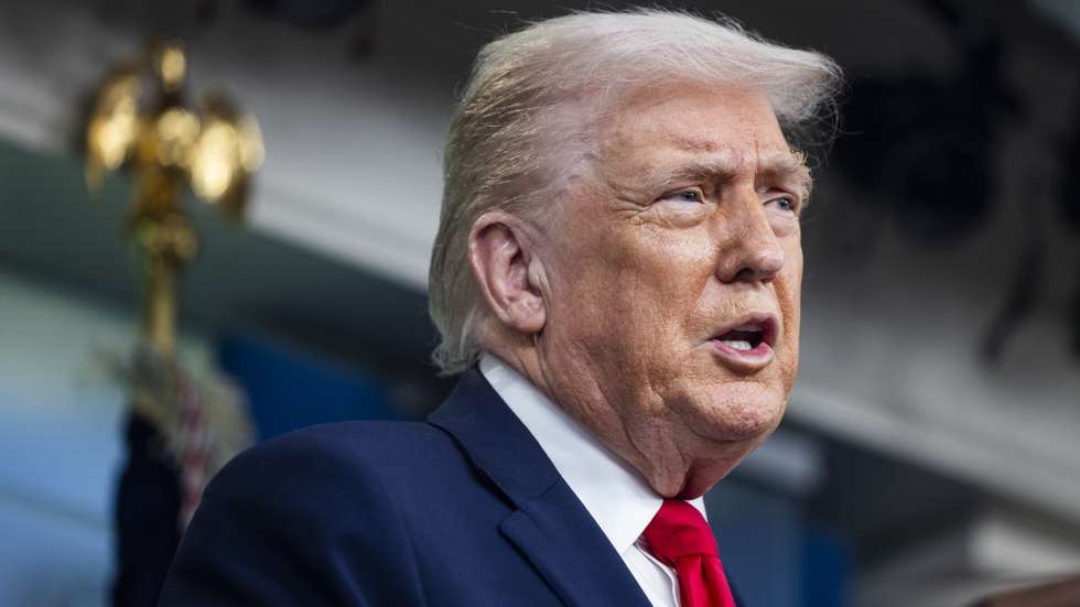 epa12665388 US President Donald Trump holds a press briefing with reporters at the White House in Washington, DC, USA, 20 January 2025. Trump spoke about Immigration and Customs Enforcement (ICE) arrests in Minnesota, as well as his administration's accomplishments in the last year.  EPA/JIM LO SCALZO