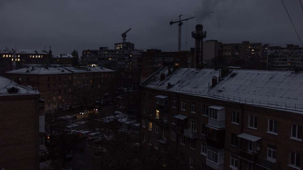 epa10310467 The first snow of the season covers residential buildings' roofs during a blackout in Kyiv (Kiev), Ukraine, 17 November 2022. The approach of winter will bring tougher conditions to Ukraine including heavy mud, snow and freezing cold that will make operations more difficult for both sides in the war. Russian troops entered Ukraine on 24 February 2022, starting a conflict that has provoked destruction and a humanitarian crisis.  EPA/ROMAN PILIPEY