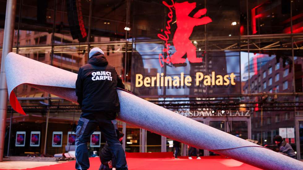 epa12724096 Workers install the red carpet outside the Berlinale Palast during preparations for the 76th annual Berlin International Film Festival 'Berlinale' in Berlin, Germany, 10 February 2026. The 76th Berlinale runs from 12 to 22 February 2026.  EPA/CLEMENS BILAN
