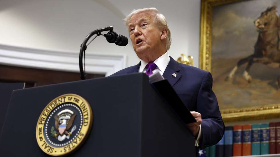 epa12732495 US President Donald Trump, joined by Environmental Protection Agency (EPA) Administrator Zeldin, speaks in the Roosevelt Room at the White House in Washington, DC, USA, 12 February 2026. President Trump announced that his administration is revoking EPA's 2009 'endangerment finding,' a landmark move that rescinds the agency's primary legal authority to regulate greenhouse gas emissions under the Clean Air Act.  EPA/WILL OLIVER / POOL POOL