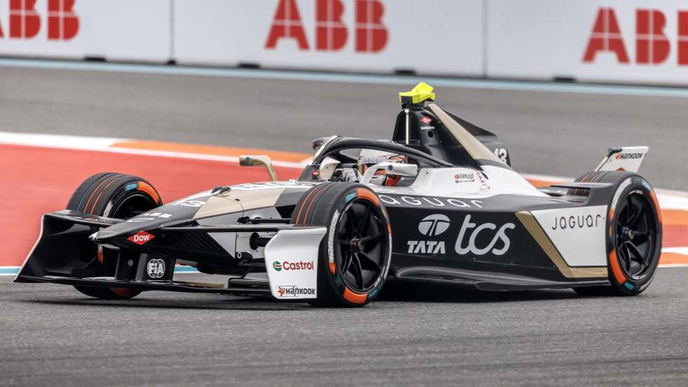epa12695195 Antonio Felix da Costa of Team Jaguar TCS Racing  in action during the Qualifying for the 2026 Miami E-Prix at the Miami International Autodrome, in Miami Gardens, Florida, USA, 31 January 2026.  EPA/CRISTOBAL HERRERA-ULASHKEVICH