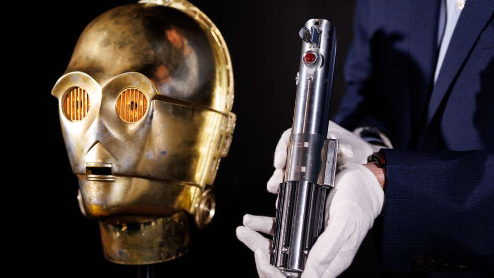 epa12774849 A Light-Up C-3PO Head, which was used in filming of 'Star Wars: The Empire Strikes Back' and Rey (Daisy Ridley) and Luke Skywalker's (Mark Hamill) Hero Lightsaber Hilt, which was used in filming of 'Star Wars: The Force Awakens' are displayed during a photocall for an upcoming auction by Propstore auction house in Rickmansworth, Hertfordshire, Britain, 30 January 2026 (issued 25 February 2026). Propstore's Entertainment Memorabilia Live Auction will take place from 25 to 27 March 2026 in Los Angeles, with a combined pre-sale estimate of 9 million USD for 1,550 film and television props, costumes, and production materials.  EPA/TOLGA AKMEN