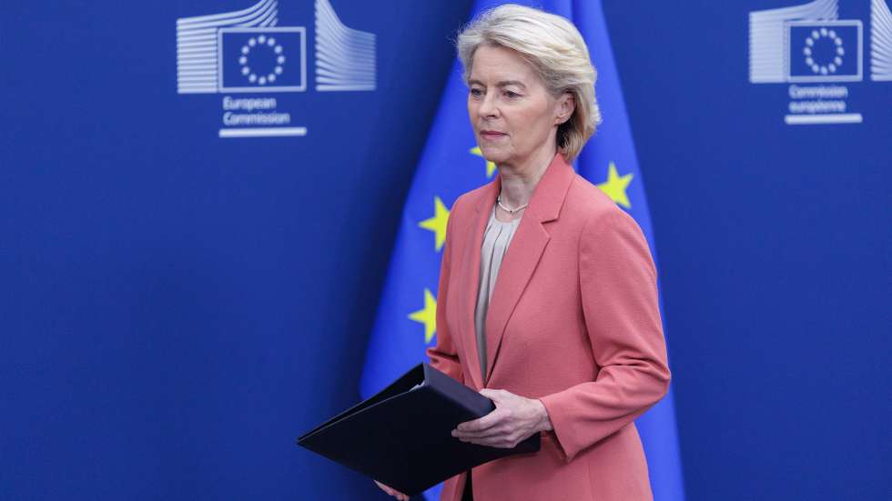 epaselect epa12781101 European Commission President Ursula von der Leyen arrives to brief the press on the latest developments regarding Mercosur at the European Commission in Brussels, Belgium, 27 February 2026.  EPA/OLIVIER MATTHYS
