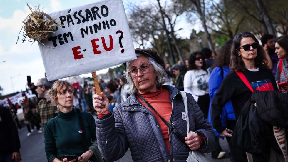 Manifestação “Casas para Viver”, organizada pelo Movimento Erradicar a Pobreza, em Lisboa, 21 de março de 2026. RODRIGO ANTUNES/LUSA