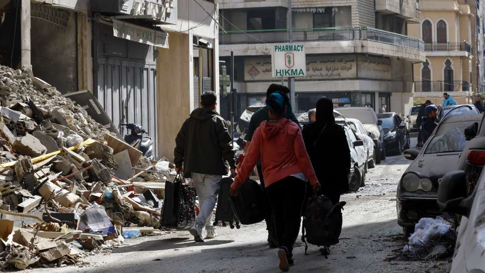 epaselect epa12829176 People evacuate their homes, carrying their belongings, after an Israeli strike hit an apartment in a building in the Zuqaq al-Blat district of central Beirut, Lebanon, 18 March 2026. According to the Lebanese Ministry of Public Health, more than 912 people were killed and 2,221 others injured in airstrikes across Beirut's southern suburbs and villages in southern Lebanon since the start of renewed hostilities. The Israeli military stated that it is conducting strikes across the country targeting Hezbollah infrastructure and personnel.  EPA/WAEL HAMZEH