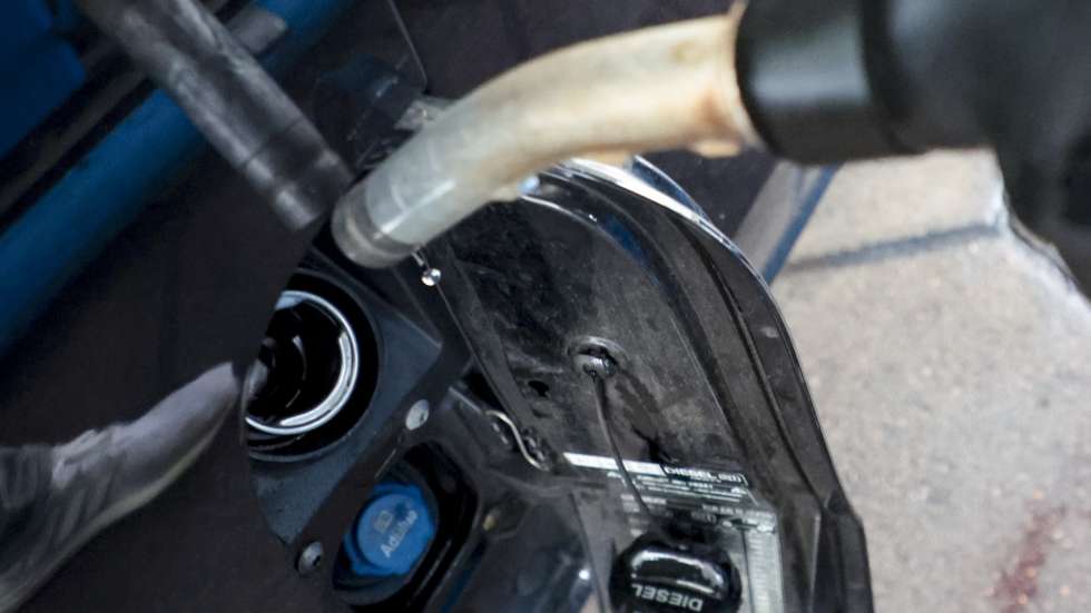 epa12846664 A fuel nozzle at a petrol station in Essen, Germany, 24 March 2026. Global oil prices have risen beyond 110 USD (95 EUR) per barrel as the conflict in the Middle East continues.  EPA/CHRISTOPHER NEUNDORF